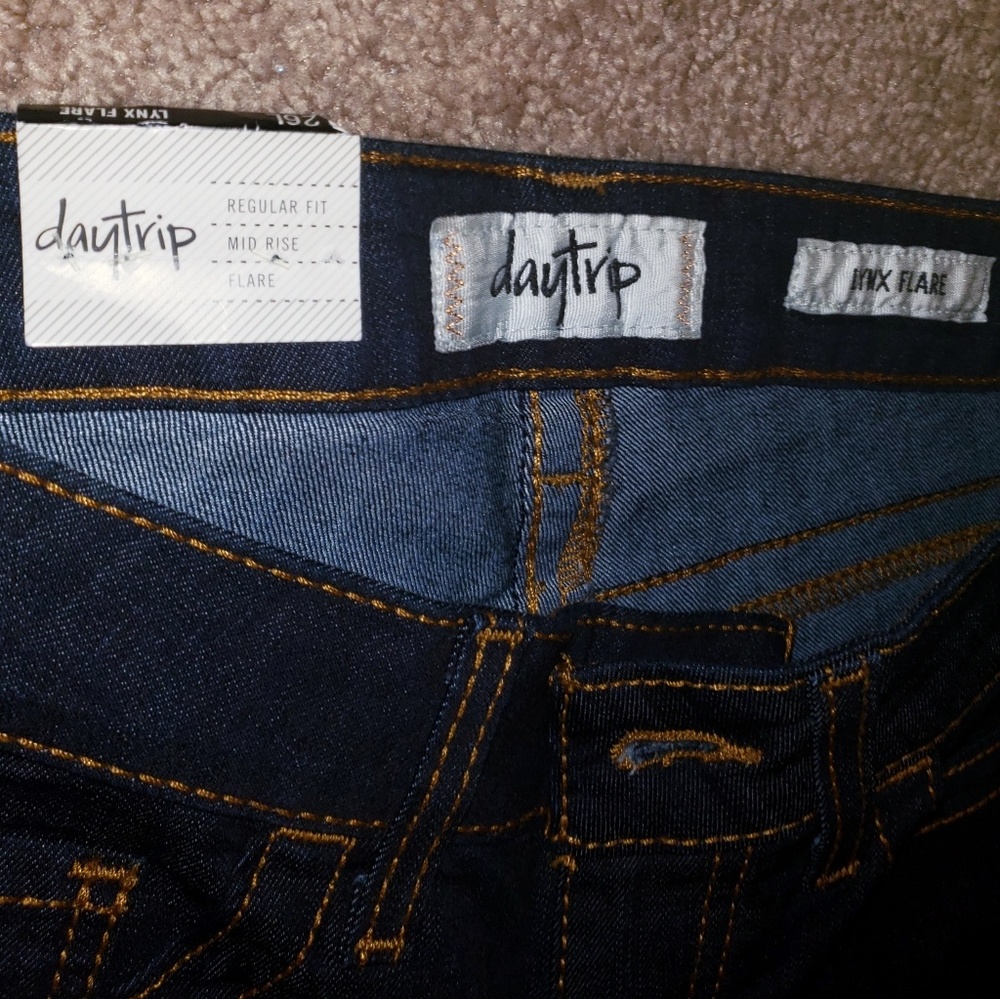 NWT Buckle Daytrip Dark Wash Lynx Flare Sz.26 long